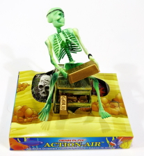 Распылитель декоративный Скелет на ящике с золотом
